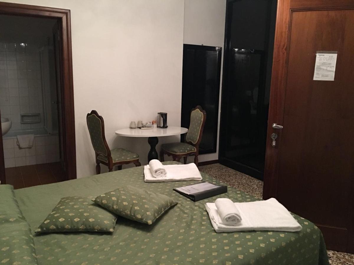 Casa Dolce Hotel Venice Bilik gambar